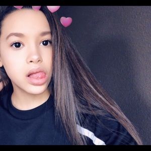 Meet your Posher, Chloe